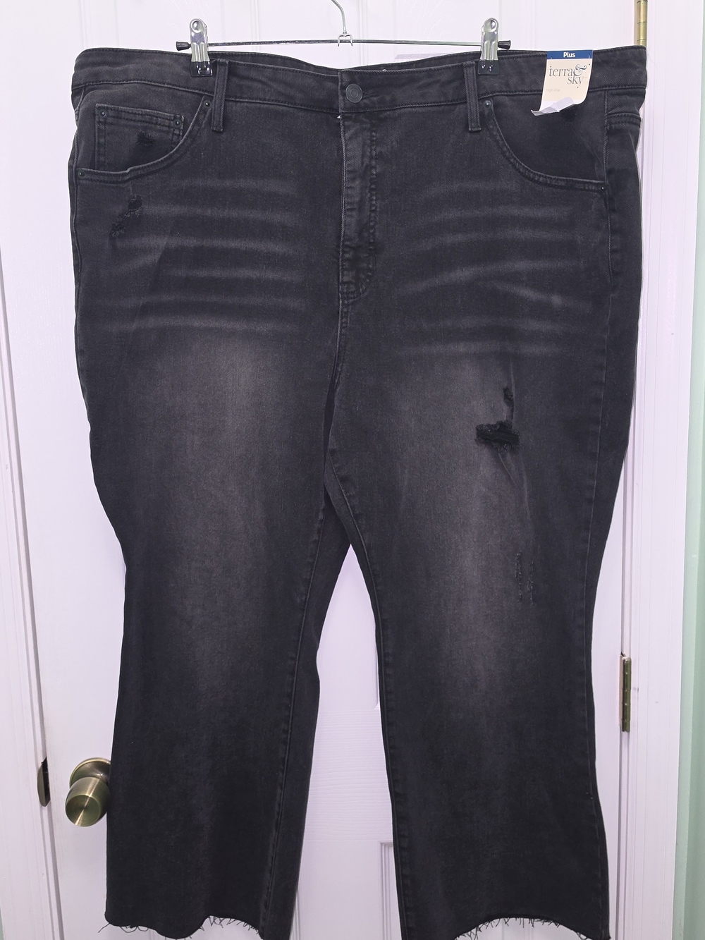 Terra &  Sky Women's Black Distressed Cropped Bootcut Jeans Size 26W Plus Size
